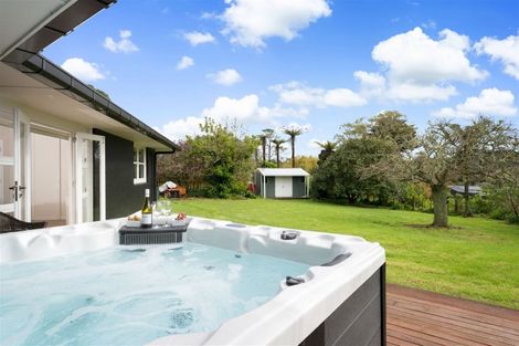 Photo of property in 72 Hanham Road, Kumeu, 0891