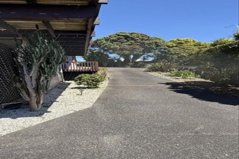 Photo of property in 40 Whangaparaoa Road, Red Beach, 0932