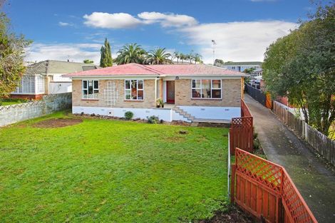Photo of property in 11 Kayes Road, Pukekohe, 2120