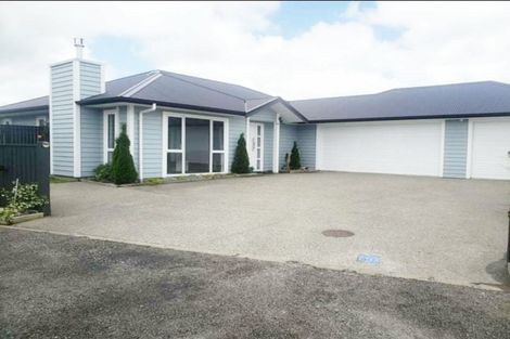 Photo of property in 118 Johnstone Drive, Fitzherbert, Palmerston North, 4410