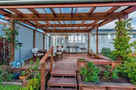 Photo of property in 6 Thornlow Street, Glendene, Auckland, 0602