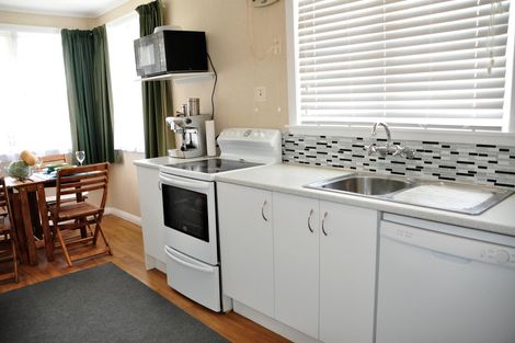 Photo of property in 3 Wakefield Street, Awapuni, Palmerston North, 4412