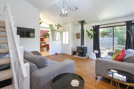 Photo of property in 2/39 Brunton Place, Glenfield, Auckland, 0629