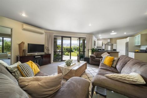 Photo of property in 1 Manorburn Place, Lake Hayes, Queenstown, 9304