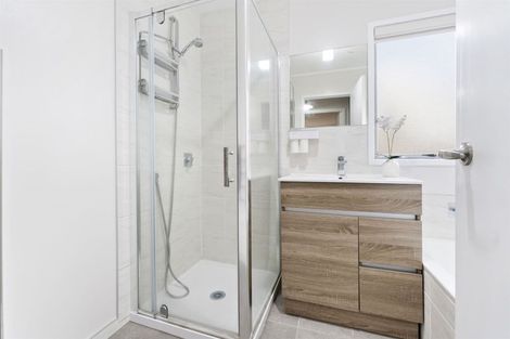 Photo of property in 6 Hotspur Place, Bayview, Auckland, 0629