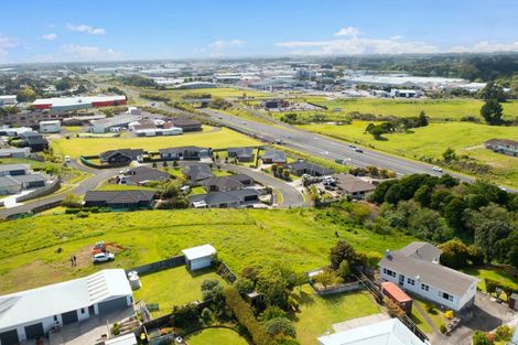 Photo of property in 35 Pohutukawa Place, Bell Block, New Plymouth, 4312