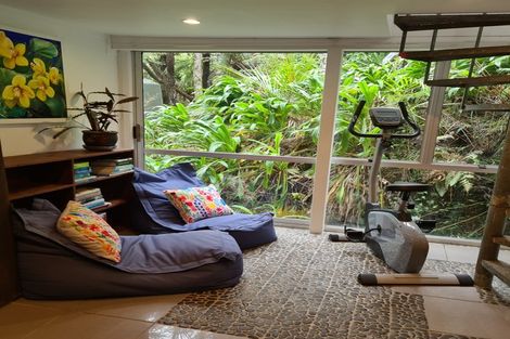 Photo of property in 10-12 Glenesk Road, Piha, New Lynn, 0772