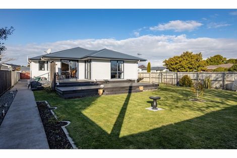 Photo of property in 76 Avondale Road, Avondale, Christchurch, 8061