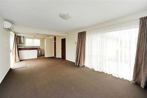 Photo of property in 28 Royal Park Drive, Parklands, Christchurch, 8083