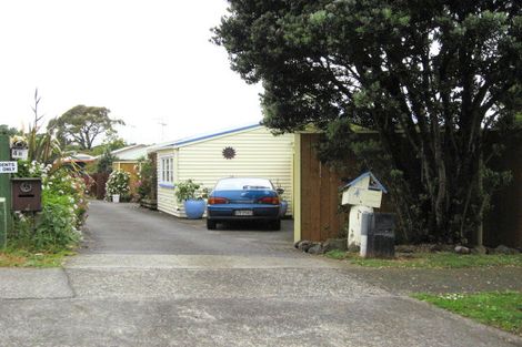 Photo of property in 3/4 Hall Avenue, Mangere, Auckland, 2022