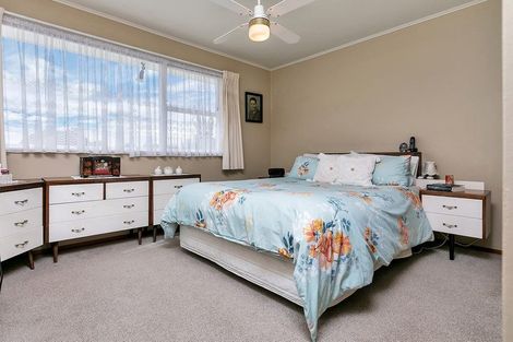 Photo of property in 21 Battle Place, Glenfield, Auckland, 0629