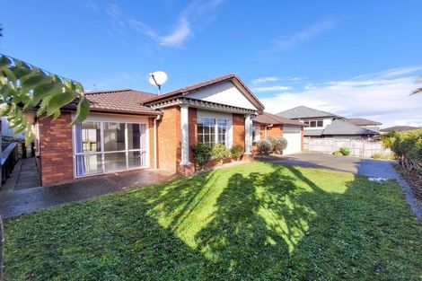 Photo of property in 15 Kouras Place, Flat Bush, Auckland, 2016