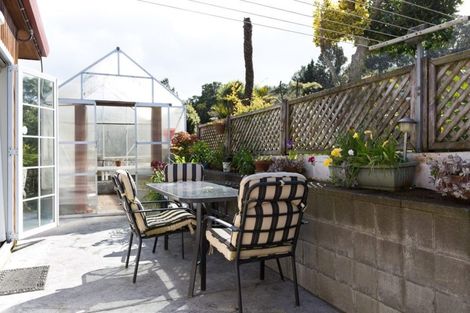 Photo of property in 8a Spencer Place, Merrilands, New Plymouth, 4312