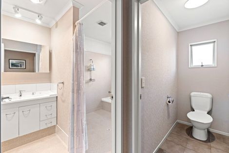 Photo of property in 10a Oriental Street, Welbourn, New Plymouth, 4312