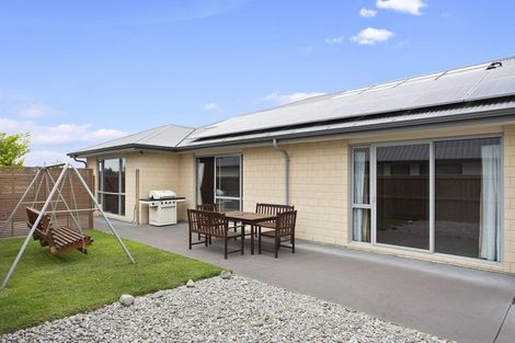 Photo of property in 35 Brockelbank Drive, Kaiapoi, 7630