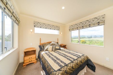 Photo of property in 1 Silkwood Place, Fitzherbert, Palmerston North, 4410