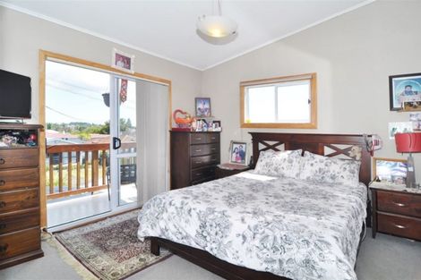 Photo of property in 2a Bamboo Grove, Kelston, Auckland, 0602