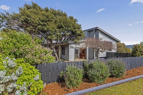 Photo of property in 1 Bay View Road, Raglan, 3225