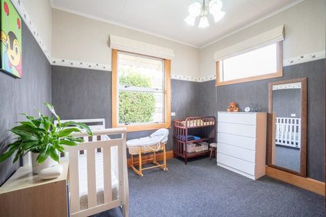 Photo of property in 18 Kingswood Street, Takaro, Palmerston North, 4412
