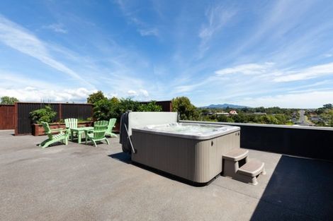 Photo of property in 12 Margaret Place, Merrilands, New Plymouth, 4312