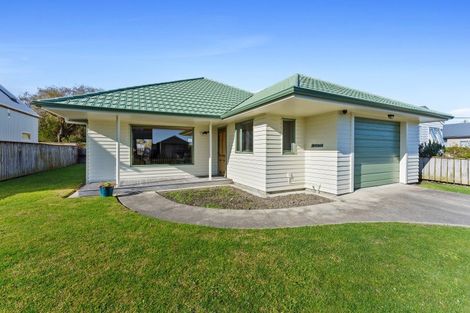 Photo of property in 6 Waihurihia Street, Otaki, 5512