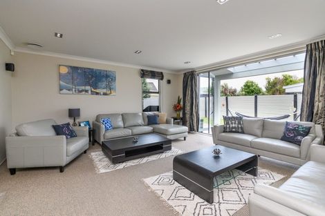 Photo of property in 1 Tennyson Avenue, Kelvin Grove, Palmerston North, 4414