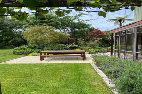 Photo of property in 2 Vista Place, Kawaha Point, Rotorua, 3010