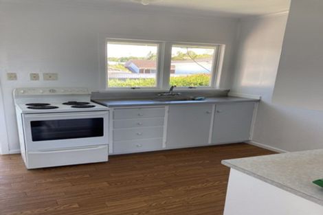 Photo of property in 3/7 Roberts Avenue, Bayswater, Auckland, 0622