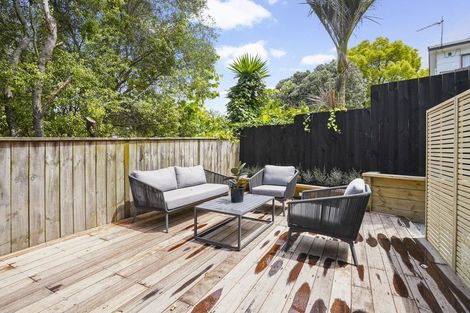 Photo of property in 18a Cottam Grove, Northcross, Auckland, 0632