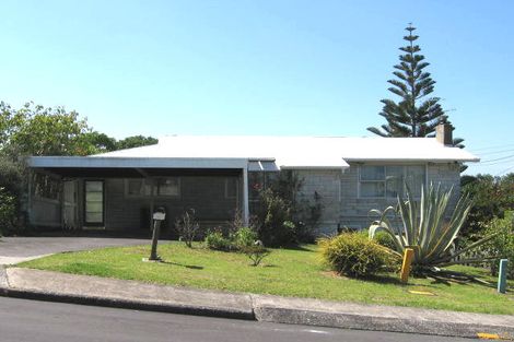 Photo of property in 12 Limmer Place, Browns Bay, Auckland, 0632