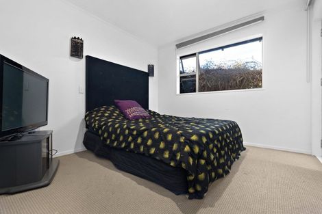 Photo of property in 4 Cedar Drive, Kelvin Heights, Queenstown, 9300