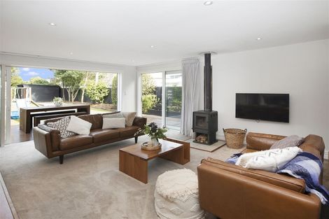 Photo of property in 215 Springfield Road, St Albans, Christchurch, 8014