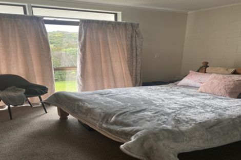 Photo of property in 8 Bushland Grove, Paparangi, Wellington, 6037