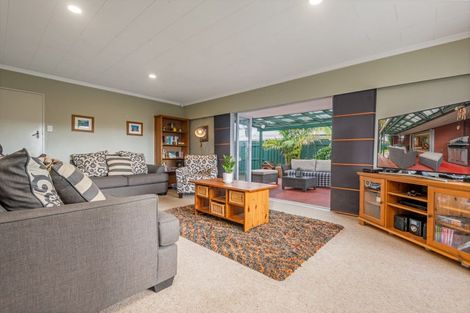 Photo of property in 19 Humphries Place, Awapuni, Palmerston North, 4412