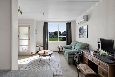 Photo of property in 96 Blake Street, Waitara, 4320