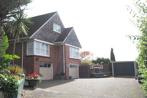 Photo of property in 16 Beach Road, Mellons Bay, Auckland, 2014