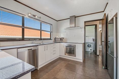 Photo of property in 18 Kennedy Avenue, Forrest Hill, Auckland, 0620