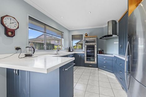 Photo of property in 3 Mahoe Street, Strandon, New Plymouth, 4312