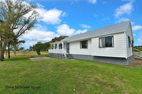 Photo of property in 323 South Head Road, South Head, Helensville, 0874