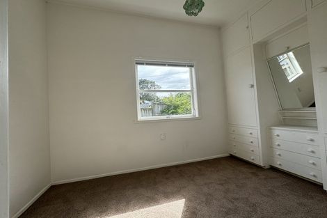 Photo of property in 1/592 East Coast Road, Pinehill, Auckland, 0630