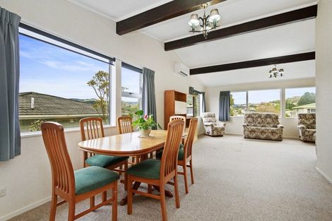 Photo of property in 32 Turriff Crescent, Tawa, Wellington, 5028