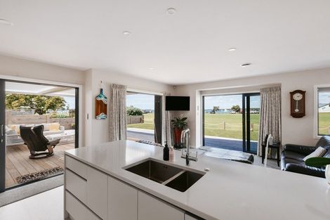 Photo of property in 26 Harbour View Road, Omokoroa, 3114