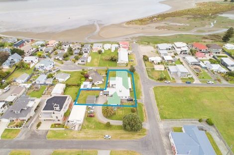 Photo of property in Riverside Lodge, 10 Dawick Street, Foxton Beach, Foxton, 4815