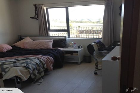 Photo of property in 54 Sunnyvale Road, Massey, Auckland, 0614