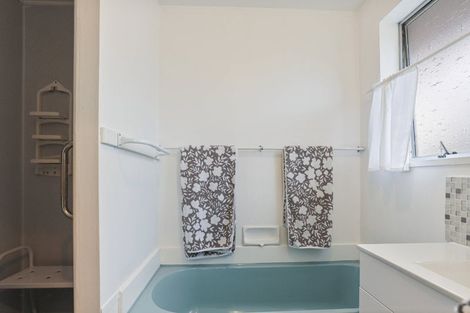 Photo of property in 2/32 Lake Terrace Road, Burwood, Christchurch, 8083
