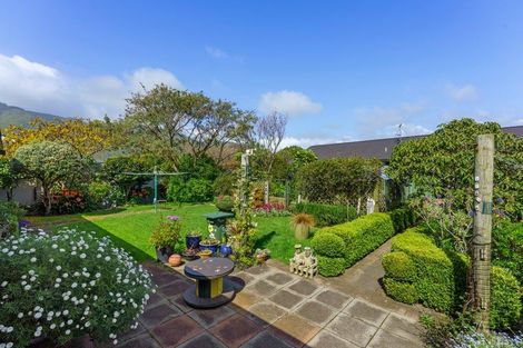 Photo of property in 22 Rewarewa Crescent, Waikanae, 5036