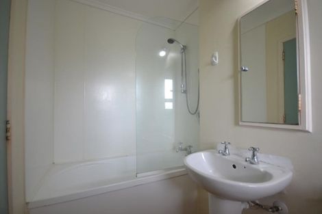 Photo of property in 4/52 Russell Terrace, Berhampore, Wellington, 6023