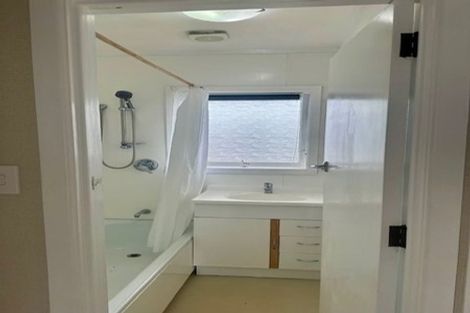 Photo of property in 1/42 Evelyn Place, Hillcrest, Auckland, 0627