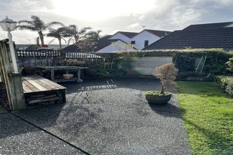 Photo of property in 2/24 Cherub Place, West Harbour, Auckland, 0618