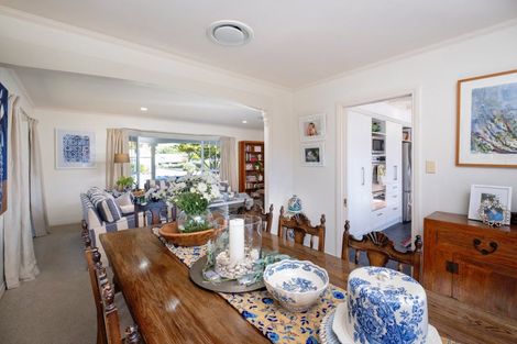 Photo of property in 2 Woodford Heights, Havelock North, 4130